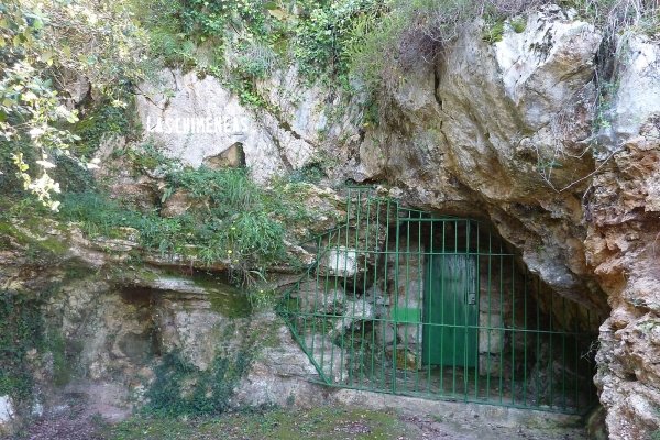 Cueva_de_Las_Chimeneas,Puente_Viesgo_(Cantabria). Cueva_de_Las_Chimeneas,Puente_Viesgo_(Cantabria).